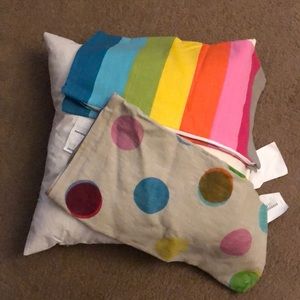 Two pillows with 4 covers!